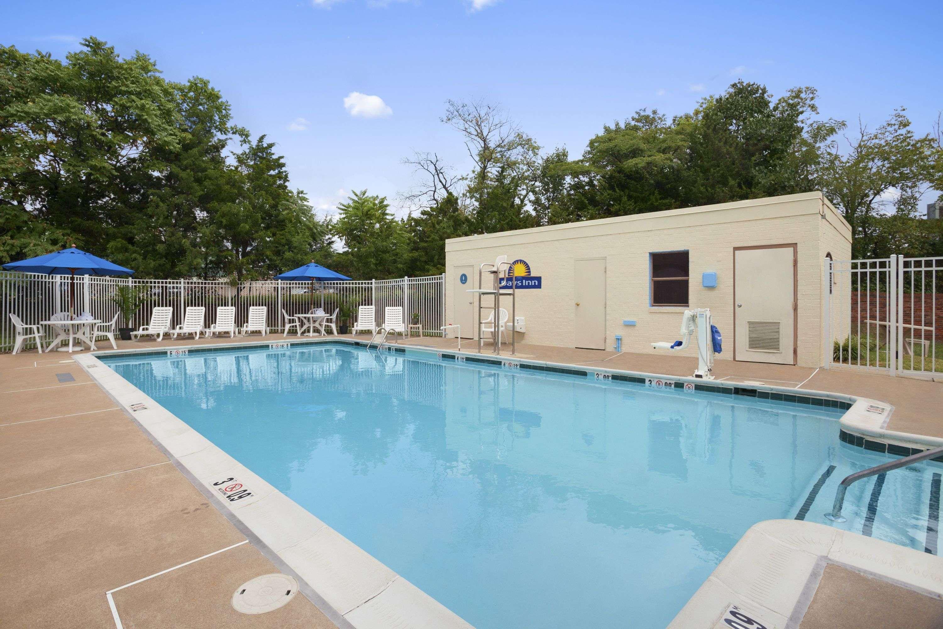 Days Inn By Wyndham Westend Alexandria,Va Washington Dc Area מראה חיצוני תמונה