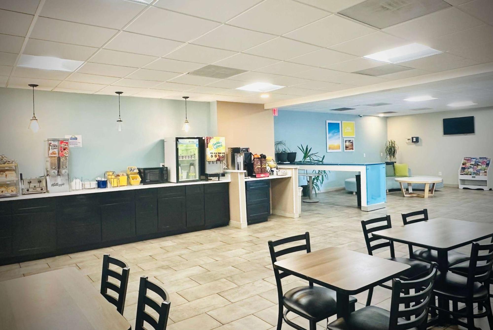 Days Inn By Wyndham Westend Alexandria,Va Washington Dc Area מראה חיצוני תמונה