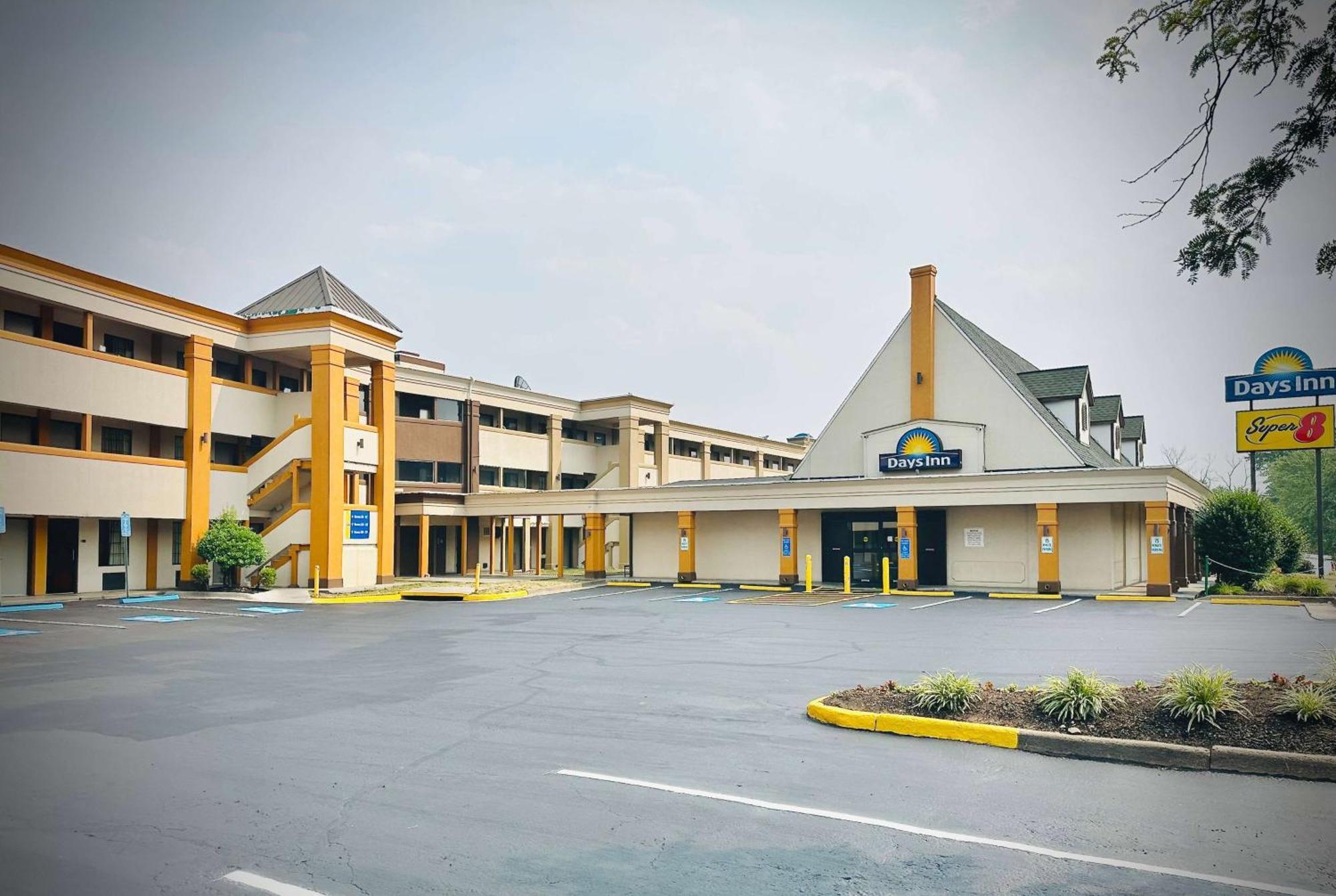 Days Inn By Wyndham Westend Alexandria,Va Washington Dc Area מראה חיצוני תמונה